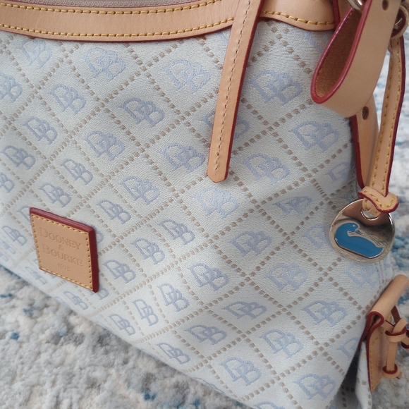 Dooney and Bourke purse and wallet. - Picture 4 of 6